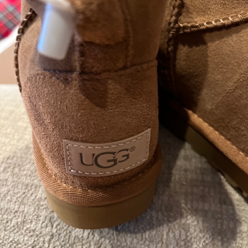 UGG a classic mini ii